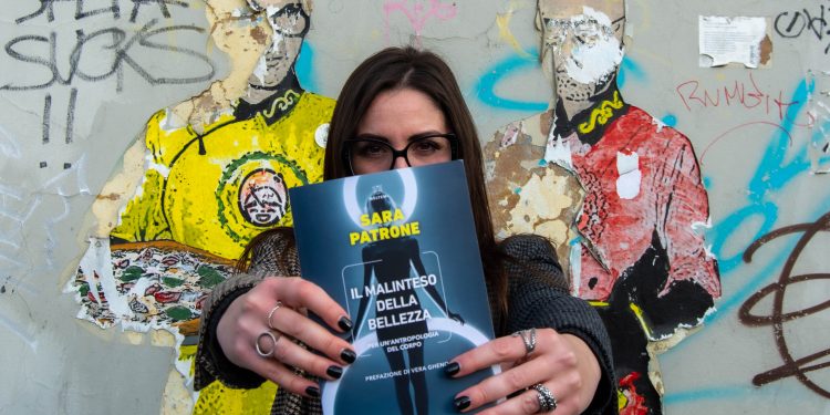 La bellezza a tutti i costi, un mito dissacrato nel libro di Sara Patrone