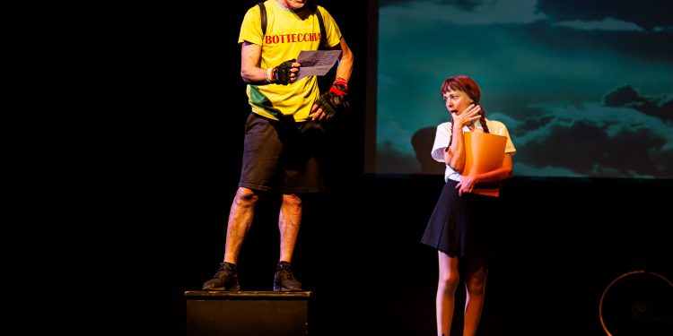 La corsa di Ottavio Bottecchia nelle salite impossibili del Tour de France arriva alle Saline di Cagliari con lo spettacolo di Tiziano Polese e Rosalba Piras