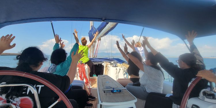 Donne al Timone, salpa da Cagliari il percorso per superare le fragilità in barca a vela