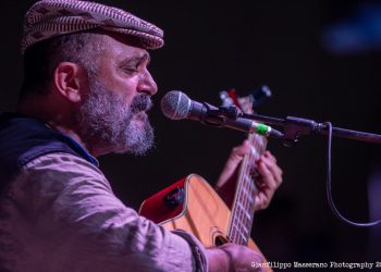 “Bella cantendi”, Andrea Andrillo celebra in musica la vita degli invisibili