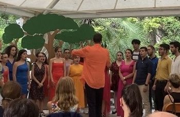 Il Coro giovanile ‘Clara Voce’ all’Orto Botanico di Cagliari, un connubio tra polifonia e biodiversità al Passione Scienza Day