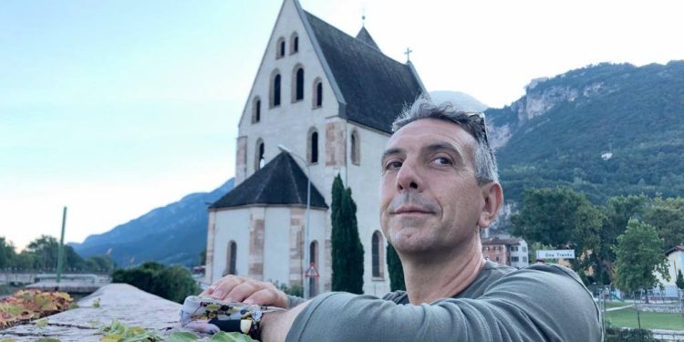 “Il mare sopra”, nel libro di Fabio Marceddu il racconto dell’innocenza perduta tra le periferie cagliaritane