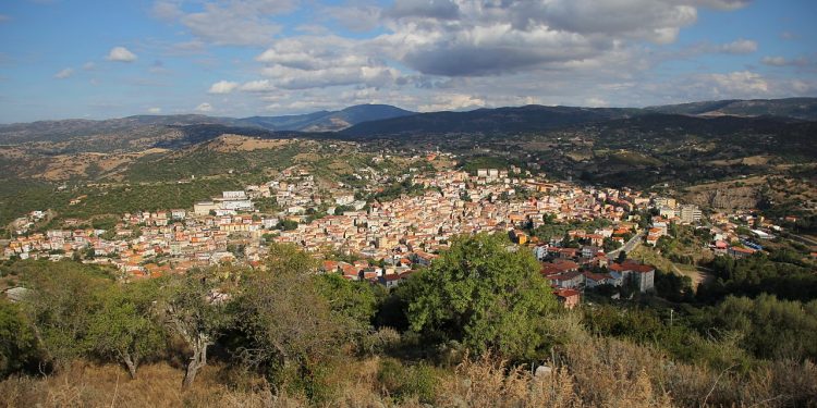 Sa Pinna ‘e sa Oghe, a Ozieri l’appuntamento sulla poesia in sardo dedicato ai più giovani con Cristiano Becciu e Mauro Piredda