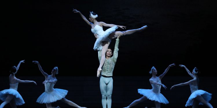 “Il lago dei cigni” coreografato da Nureyev, in scena al Teatro Lirico di Cagliari dal 3 ottobre con il Corpo di Ballo del Teatro alla Scala