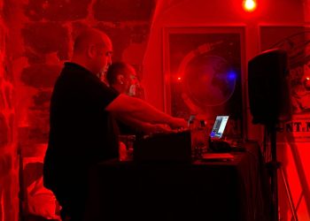 Nostalgia di un futuro trascorso nelle note degli algheresi Allee der Kosmonauten