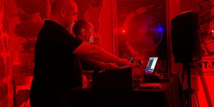 Nostalgia di un futuro trascorso nelle note degli algheresi Allee der Kosmonauten