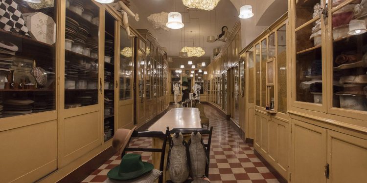 Alla Milano Fashion Week l’Antica Cappelleria Martello, Giorgia Bistrusso e Velette Sospette celebrano Maria Callas