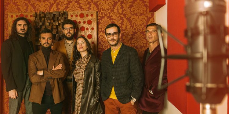 Al festival Marina Cafè Noir il live dei Dancefloor Stompers tra musica, cinema e letteratura: “La libertà è un ventaglio di infinite possibilità”