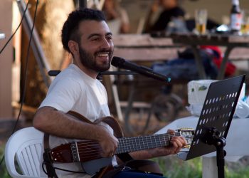 “S’Universu a Bolu”, il ricercatore Matteo Tuveri ci accompagna in sardo nell’universo della fisica moderna e contemporanea