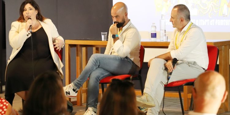 La giornalista Annalisa Camilli al Festival Tuttestorie di Cagliari con ‘L’ultimo bisonte’, il libro per ragazzi sulla difficile questione delle famiglie rifugiate