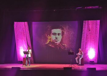 “Un’emozione unica ritrovare i temi liceali del giovane Gramsci”, così Gad Lerner e Silvia Truzzi portano Nino a teatro