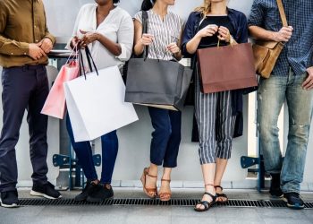 Black Friday, Vestiaire Collective cancella dalla sua piattaforma 30 marchi del fast fashion