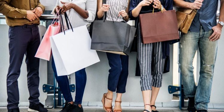 Black Friday, Vestiaire Collective cancella dalla sua piattaforma 30 marchi del fast fashion