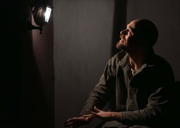 Il destino di tre anime dannate a giudizio davanti al pubblico, gli Artisti Fuori Posto presentano “Poe” dedicato al maestro dell’orrore