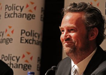 Matthew Perry, nell’autobiografia dell’attore americano scomparso il 28 ottobre una commovente storia di ironia e dolore