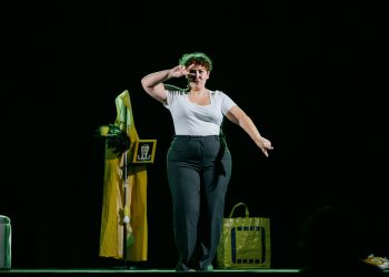 Laura Garau porta a teatro ‘Agata’, un condominio di emozioni in tempesta per la regia di Michele Vargiu