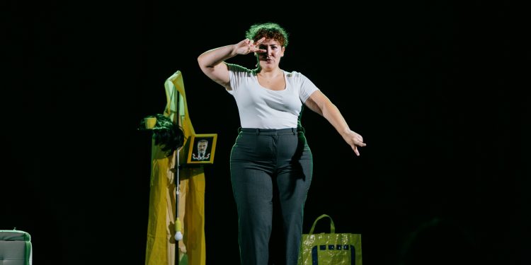 Laura Garau porta a teatro ‘Agata’, un condominio di emozioni in tempesta per la regia di Michele Vargiu