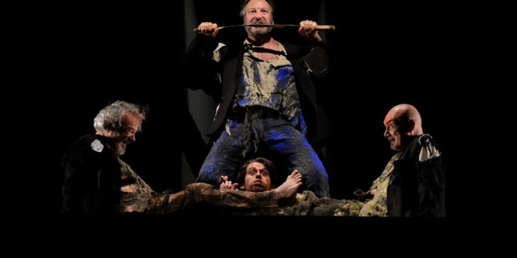 In scena a Cagliari “Aspettando Godot” con la regia di Theodoros Terzopoulos. Enzo Vetrano e Stefano Randisi:   “Beckett ci obbliga a pensare”