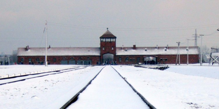 Da Cagliari a Birkenau sul treno di Primo Levi. Il viaggio senza ritorno di Elisa Fargion
