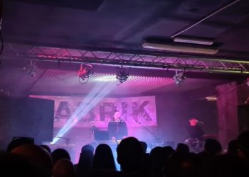 Daniela Pes incanta il Fabrik a Cagliari con la sua musica  senza tempo