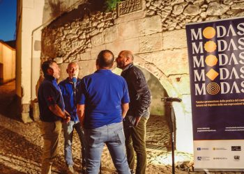 Con Modas il canto a tenore è un podcast, on line cinquanta puntate con i cantori dell’isola