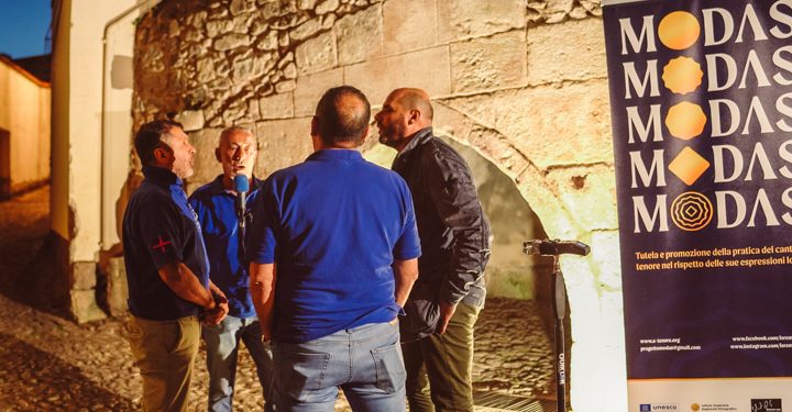 Con Modas il canto a tenore è un podcast, on line cinquanta puntate con i cantori dell’isola