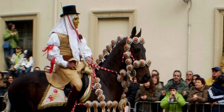 Arte on the road, esposizioni, libri e live painting alla Sartiglia con Accademia d’arte di Cagliari e Camena