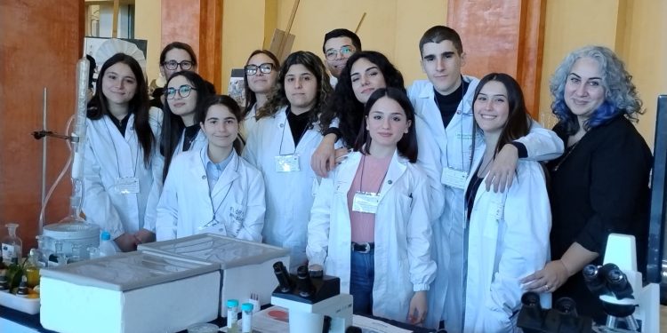 Microbiologia, chimica e biologia, i progetti dell’istituto De Sanctis Deledda alla tappa cagliaritana di Scuola Futura