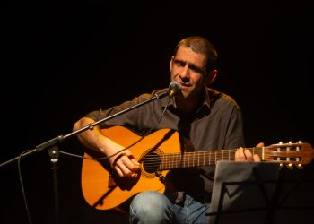 “Quanto mi costa la felicità”, il nuovo disco del cantautore Matteo Sau racconta dieci piccole storie di microcosmi umani