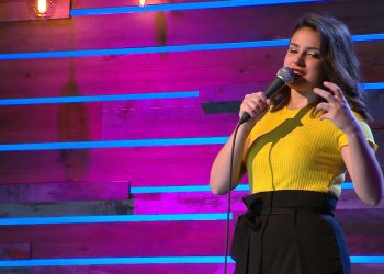 L’esordio letterario della stand-up comedian Valo Pusceddu con ”L’elogio della lamentela”: “Con la  comicità cerco di fare sentire le persone meno sole”