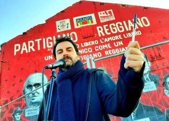 Max Collini in scena a Cagliari con le sue “Storie di Antifascismo senza retorica”