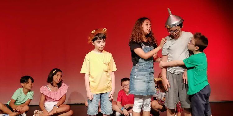 Capitani coraggiosi, al festival del Cada Die Teatro a Selargius domenica serata dedicata a Los Quinchos