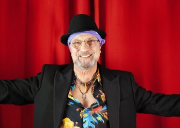 “Un sabato italiano” compie quarant’anni, Sergio Caputo in tour (anche a Cagliari) per festeggiare il successo di un album senza tempo