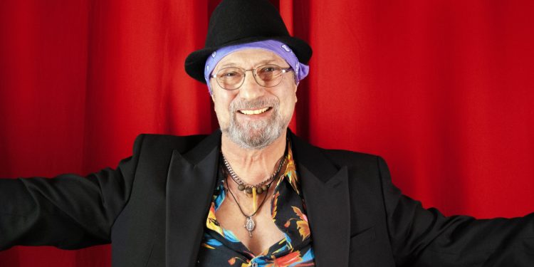 “Un sabato italiano” compie quarant’anni, Sergio Caputo in tour (anche a Cagliari) per festeggiare il successo di un album senza tempo