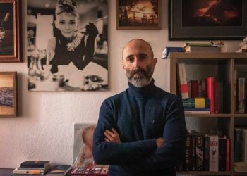 Un ricovero ospedaliero, un libro ed un biglietto ferroviario sono la miccia del nuovo, emozionante, romanzo di Angelo Mazza