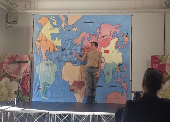 Il teatro di Emergency sbarca a Cagliari, in scena “Stupidorisiko – Una geografia di guerra”, uno spettacolo pensato per le scuole ma adatto a tutte e tutti