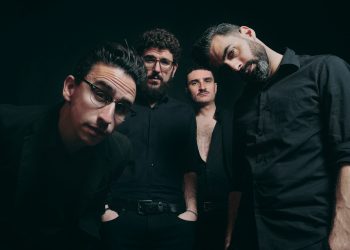 ‘In Mezzo’ intre r’n’r e ghetu punk. Sa faina noa de La Città di Notte