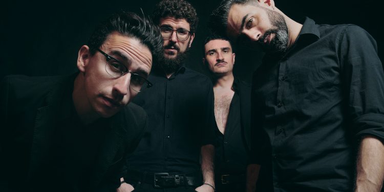 ‘In Mezzo’ intre r’n’r e ghetu punk. Sa faina noa de La Città di Notte