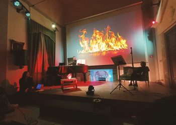 Viaggio alla ricerca del sangue della città, a Cagliari la stand up history di Claudia Caredda con immagini, musica e racconti