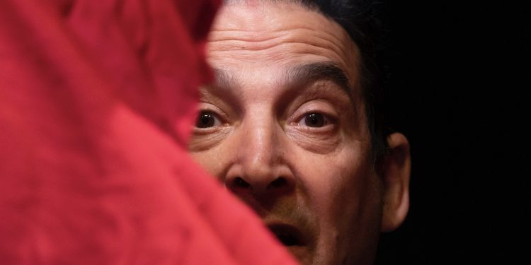 “Enrico (poi Berlinguer)”, Ignazio Chessa porta in scena a Sassari il mito del leader comunista