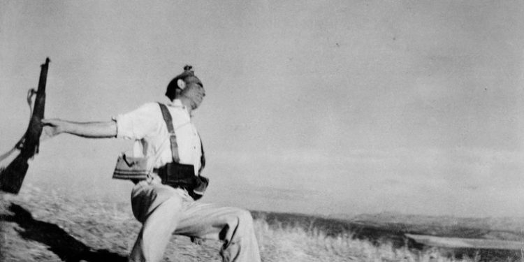 Le immagini senza tempo di Robert Capa in mostra a Cagliari al Palazzo di Città
