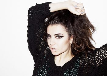 Charli non fa il Surf, Charli è l’Onda