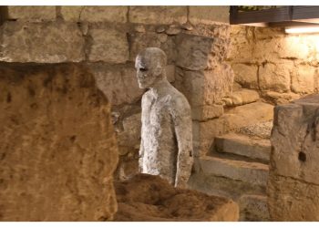 “Viaggio nella spiritualità contemporanea”, a Cagliari dialogano le sculture di Franco d’Aspro e Ermenegildo Atzori