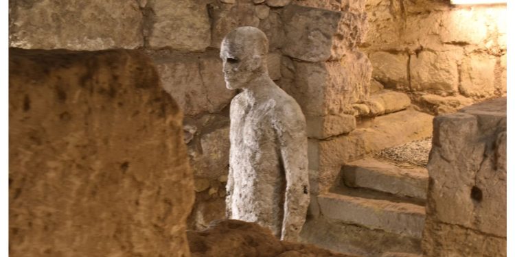 “Viaggio nella spiritualità contemporanea”, a Cagliari dialogano le sculture di Franco d’Aspro e Ermenegildo Atzori