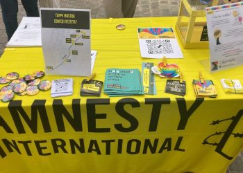 ‘Com’eri vestita?’, a Cagliari la mostra itinerante promossa da Amnesty International sfida i pregiudizi sulla violenza sessuale
