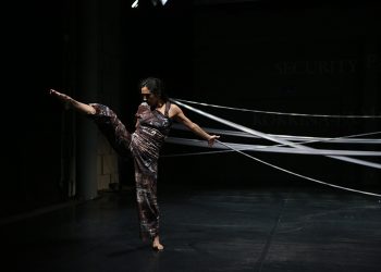 Dancing Histor(y)ies è site specific nell’incantevole scenario di Tharros. La coreografa cagliaritana Francesca La Cava in scena con “Le case degli dei”