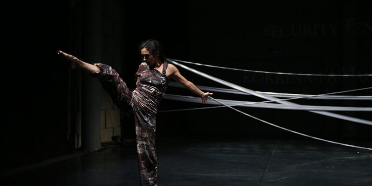 Dancing Histor(y)ies è site specific nell’incantevole scenario di Tharros. La coreografa cagliaritana Francesca La Cava in scena con “Le case degli dei”