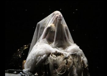 Medea nostra contemporanea tra Euripide e Muller. Nell’area archeologica di Nora Medea/Fragments chiude il 27 luglio La notte dei poeti