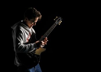 Gambale e Mancuso coppia d’assi della sei corde. I due chitarristi planano il 22 agosto sull’Arena Fiera di Cagliari