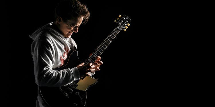 Gambale e Mancuso coppia d’assi della sei corde. I due chitarristi planano il 22 agosto sull’Arena Fiera di Cagliari